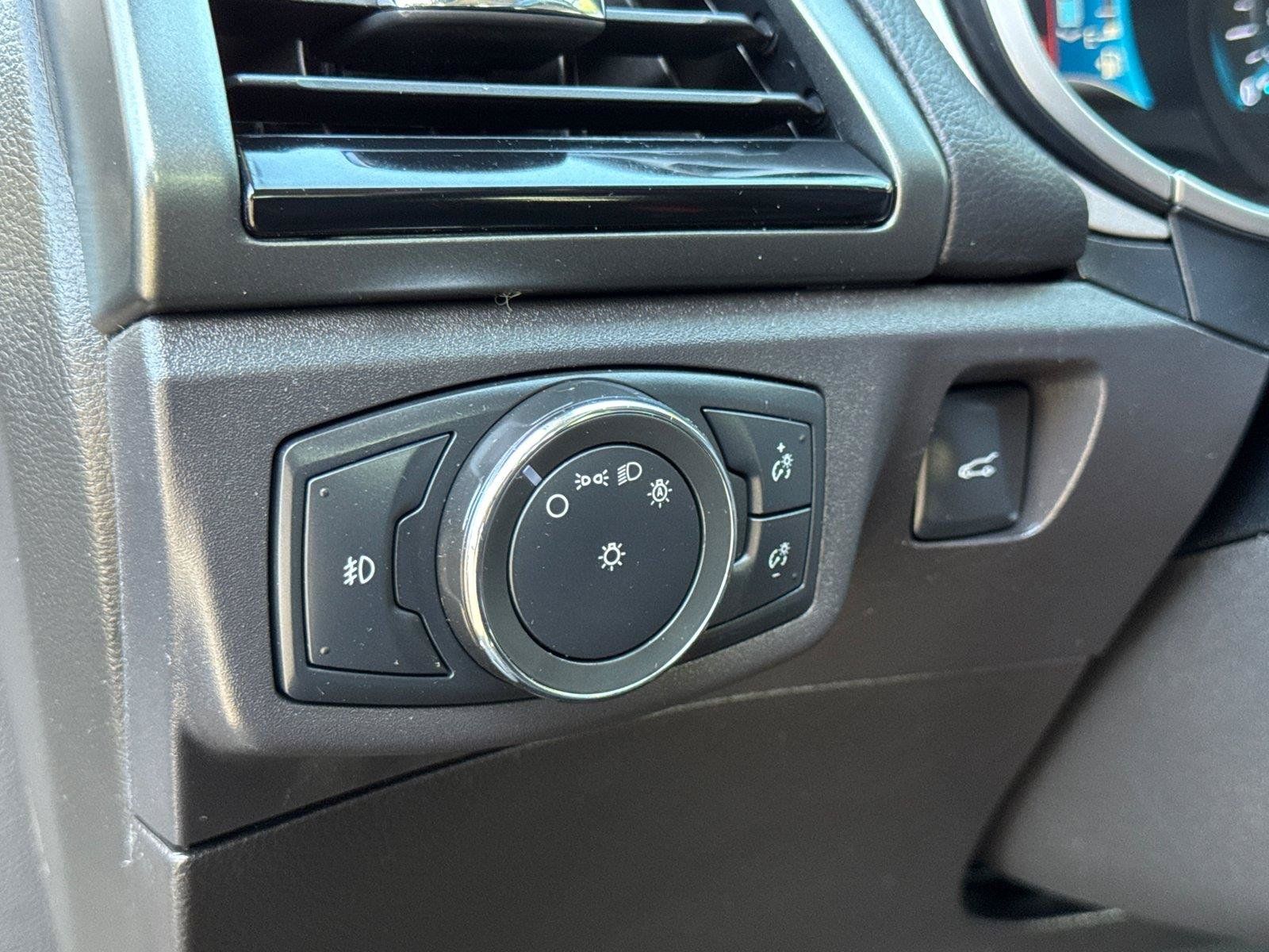 Used 2016 Ford Fusion SE FWD image 28