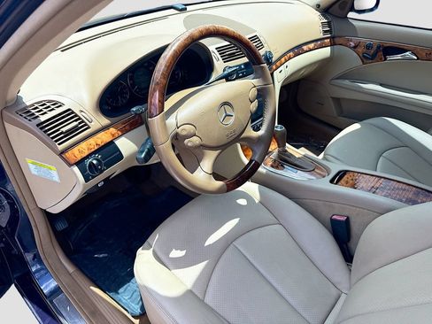 Used 2009 Mercedes-Benz E 350 Sedan image 23