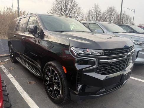Used 2021 Chevrolet Suburban RST w/ Luxury Package image 3