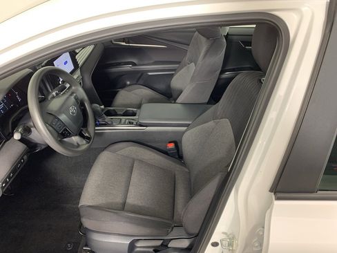 Used 2025 Toyota Camry LE image 28