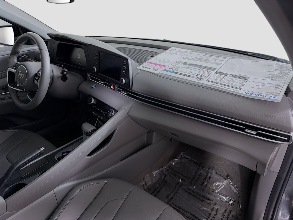 Used 2025 Hyundai Elantra Sport FWD image 28