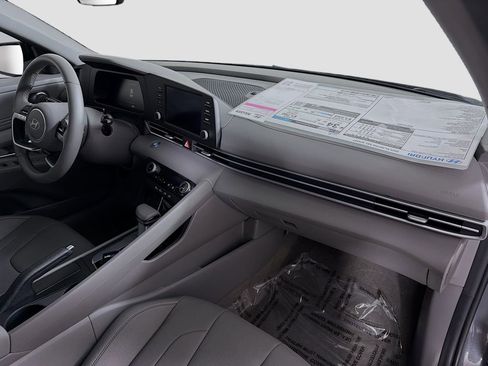 Used 2025 Hyundai Elantra Sport FWD image 28