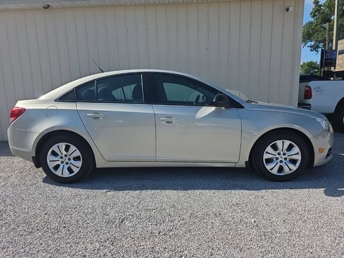 Used 2014 Chevrolet Cruze LS FWD image 3