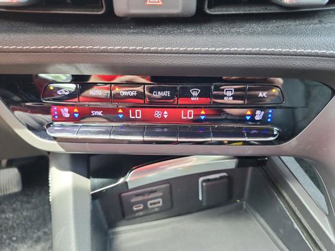 Used 2022 Buick Envision Avenir w/ Technology Package II AWD/4WD image 20