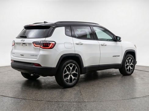 Used 2025 Jeep Compass Limited AWD/4WD image 9