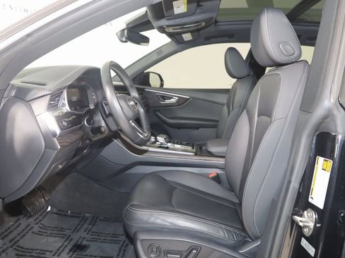 Used 2021 Audi Q8 Prestige w/ Prestige Package image 12