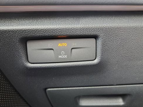 New 2026 Volkswagen Tiguan SE image 16