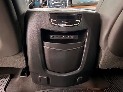 Used 2017 Cadillac Escalade Luxury AWD/4WD image 24