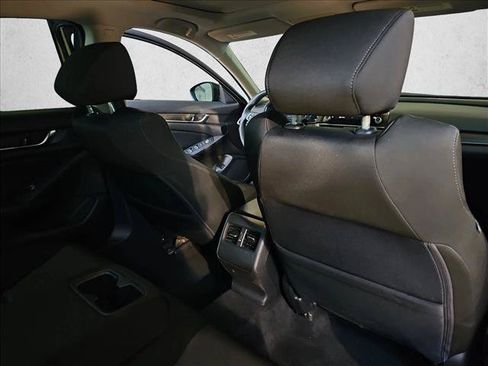 Used 2018 Honda Accord EX image 22