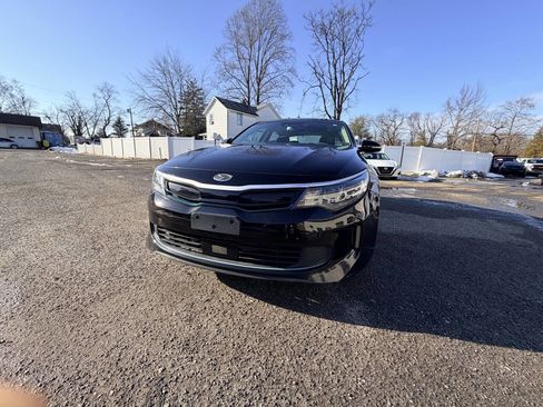 Used 2017 Kia Optima EX w/ Technology Package image 2