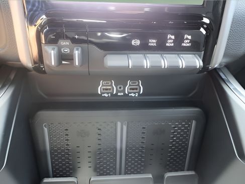 New 2026 RAM 2500 Laramie w/ Sport Appearance Package AWD/4WD image 25