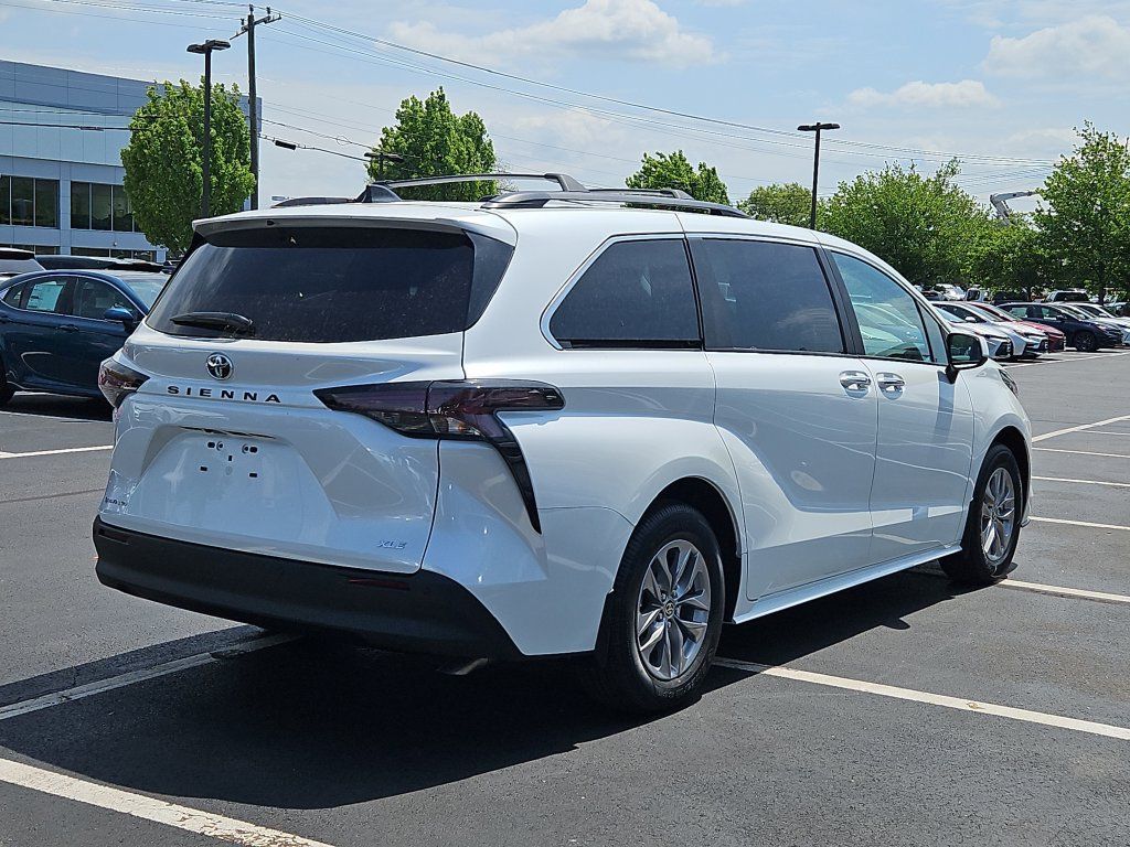 New 2026 Toyota Sienna XLE AWD/4WD image 2