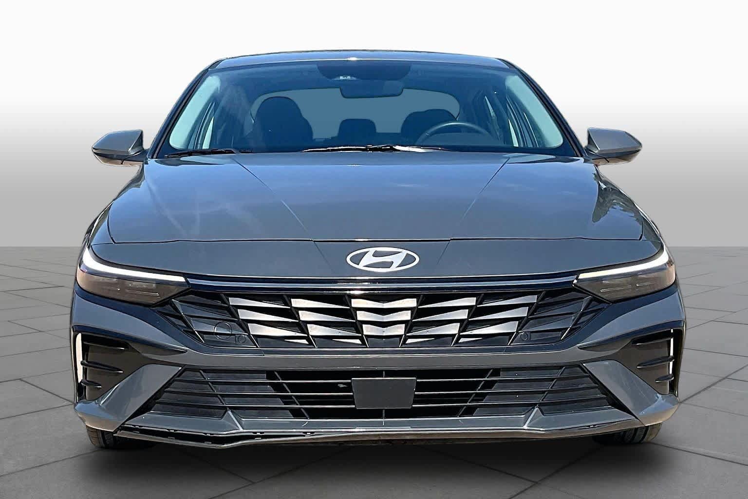 Certified 2025 Hyundai Elantra SEL FWD image 4