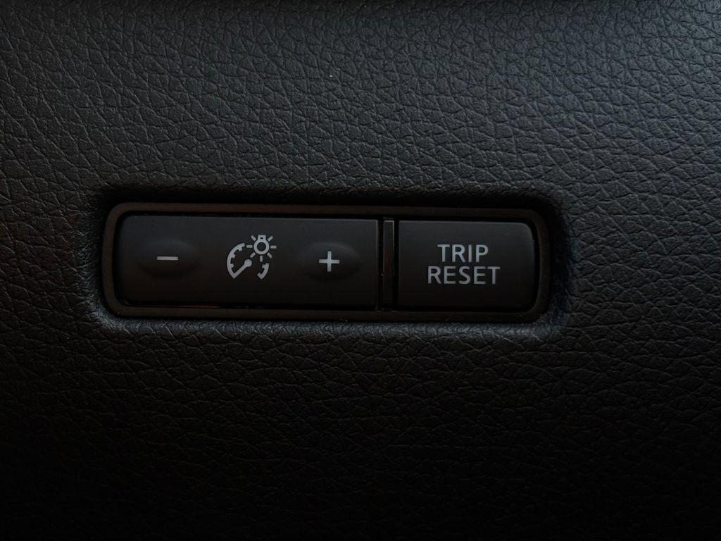 Used 2018 Nissan Rogue S FWD image 23