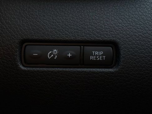 Used 2018 Nissan Rogue S FWD image 23