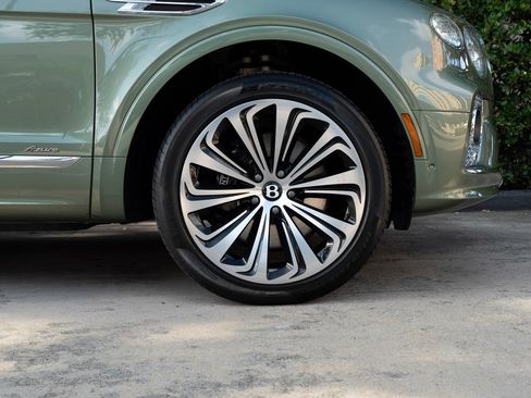 Used 2023 Bentley Bentayga Extended Wheelbase AWD/4WD image 6