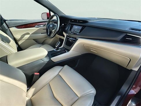 Used 2017 Cadillac XT5 Luxury w/ Driver Awareness Package image 31