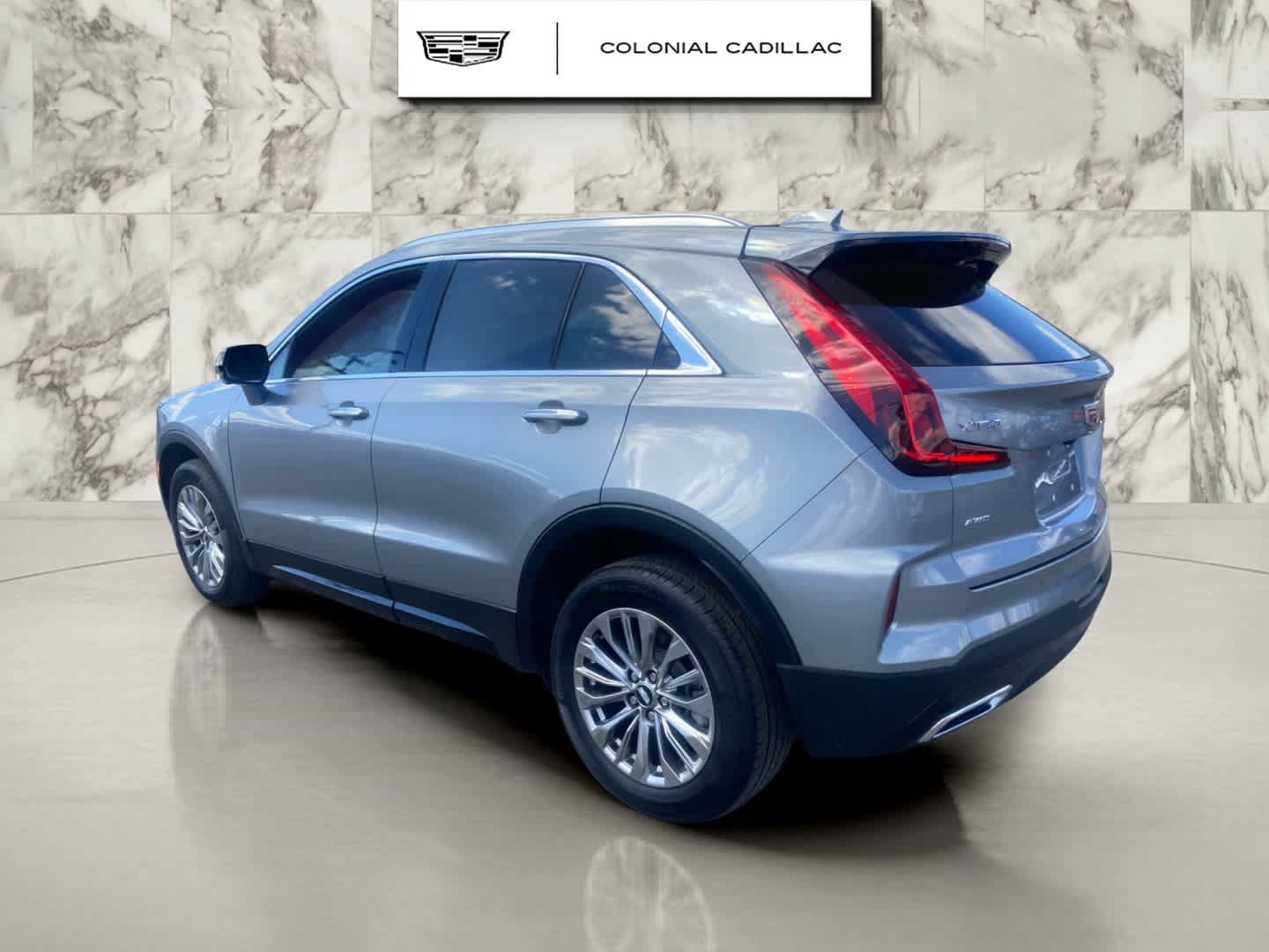 Used 2025 Cadillac XT4 Premium Luxury AWD/4WD image 2