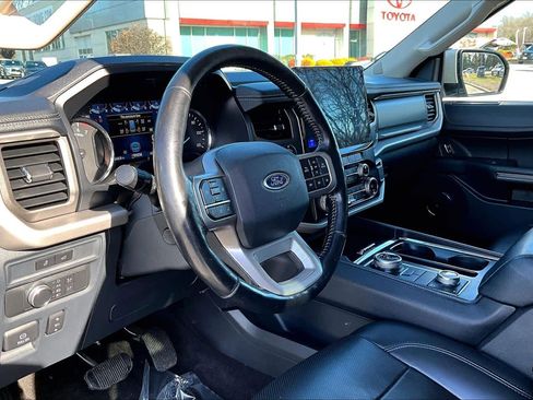 Used 2022 Ford Expedition Max XLT image 17
