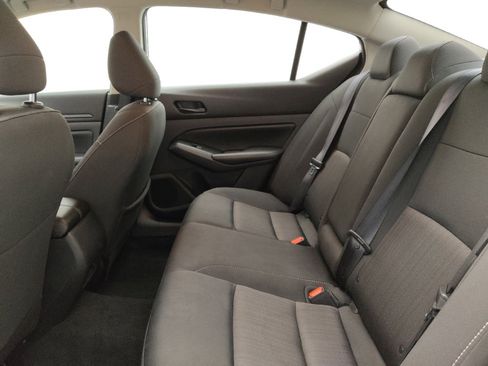 Used 2024 Nissan Altima 2.5 SV image 18