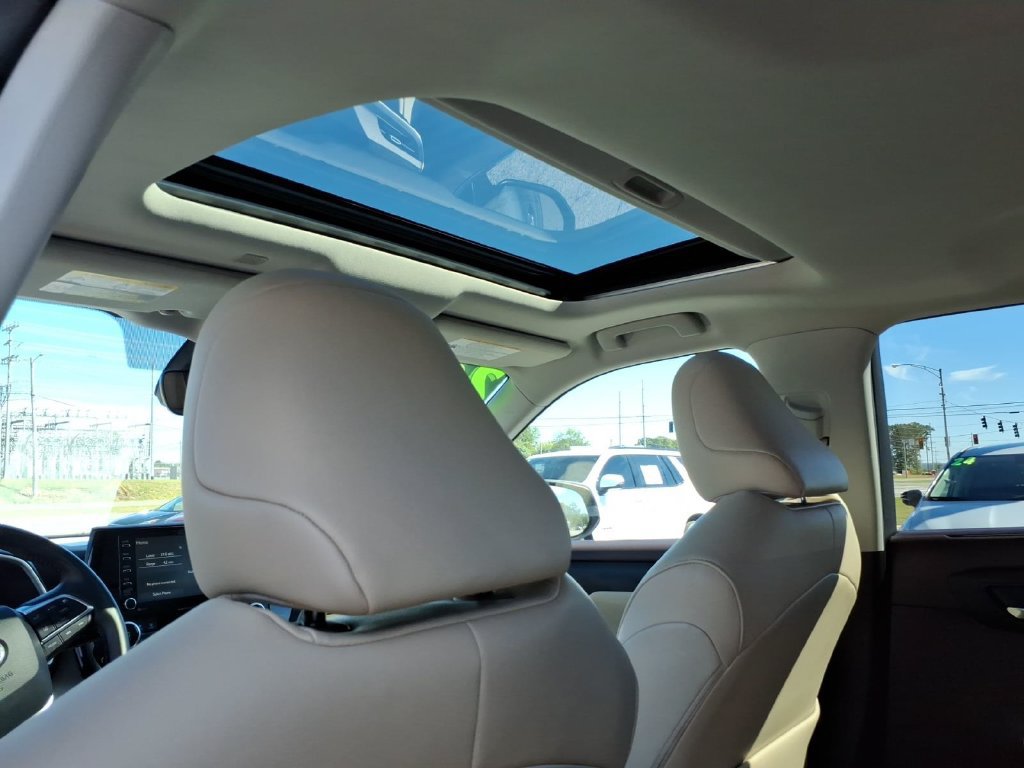 Used 2020 Toyota Highlander XLE FWD image 18