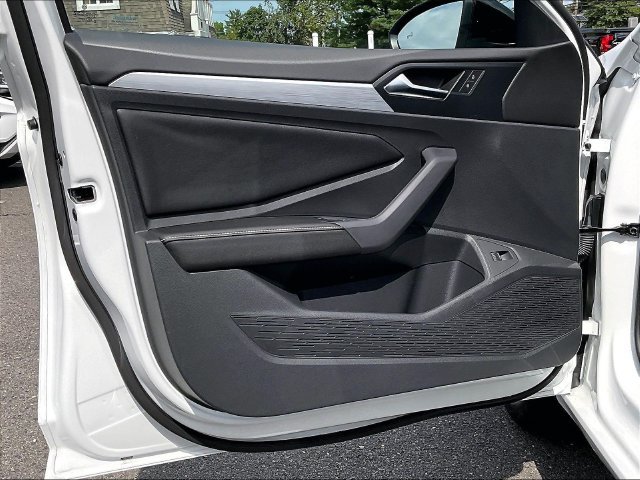 Certified 2025 Volkswagen Jetta Sport FWD image 27