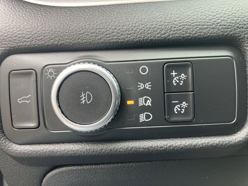 Used 2022 Ford Explorer XLT w/ Equipment Group 202A image 22