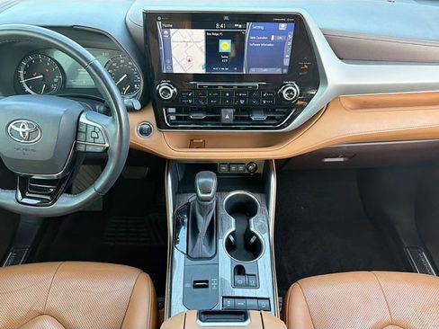 Used 2020 Toyota Highlander Platinum image 19