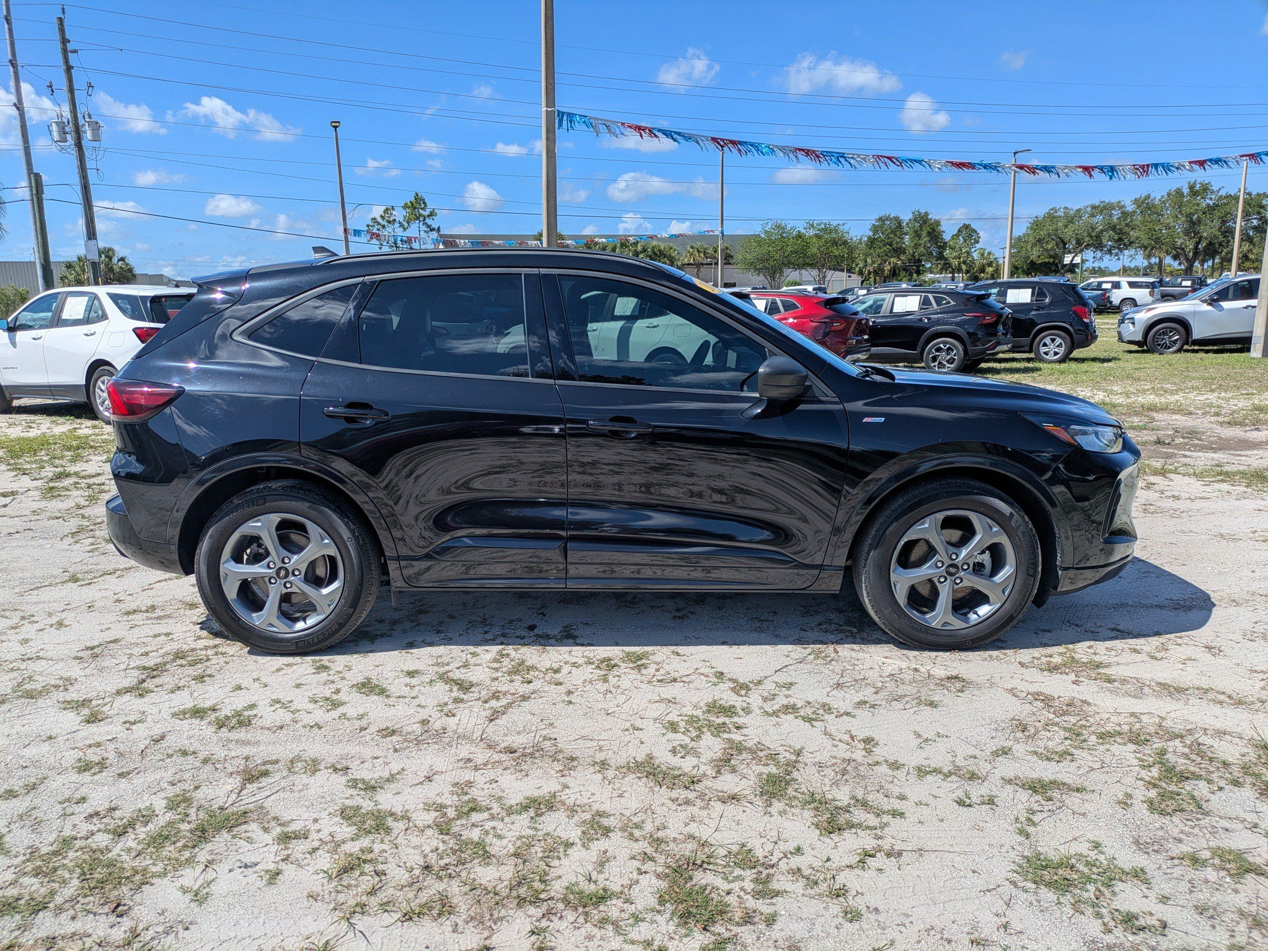 Used 2024 Ford Escape ST-Line w/ Tech Pack #1 FWD image 3