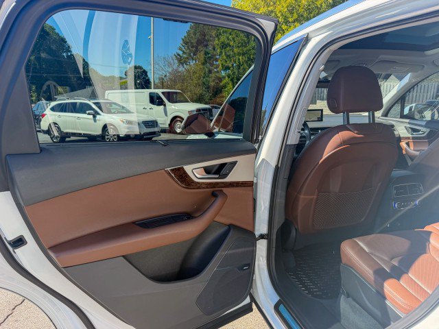 Used 2019 Audi Q7 2.0T Premium Plus w/ Premium Plus Package AWD/4WD image 19