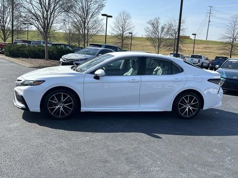 Used 2024 Toyota Camry SE image 7