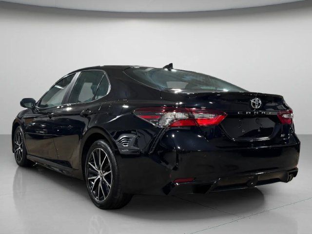 Used 2022 Toyota Camry SE w/ Cold Weather Package FWD image 5