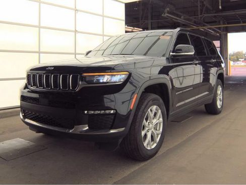 Used 2023 Jeep Grand Cherokee L Limited AWD/4WD image 2