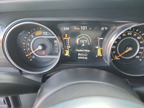 Used 2020 Jeep Wrangler Unlimited Sahara image 9