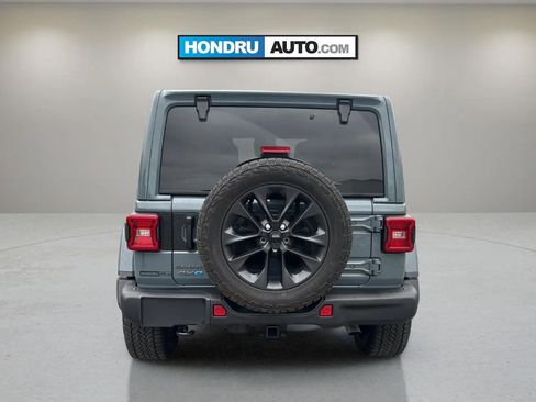 Used 2025 Jeep Wrangler Unlimited Sahara AWD/4WD image 8