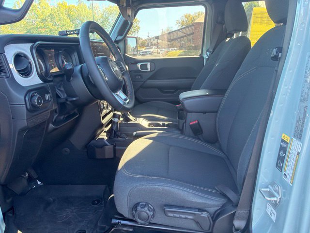 Used 2024 Jeep Wrangler Unlimited Sahara AWD/4WD image 15