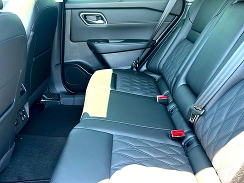 New 2026 Nissan Rogue Platinum w/ Platinum Premium Package AWD/4WD image 16
