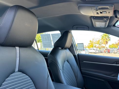 Used 2024 Toyota Camry SE image 18