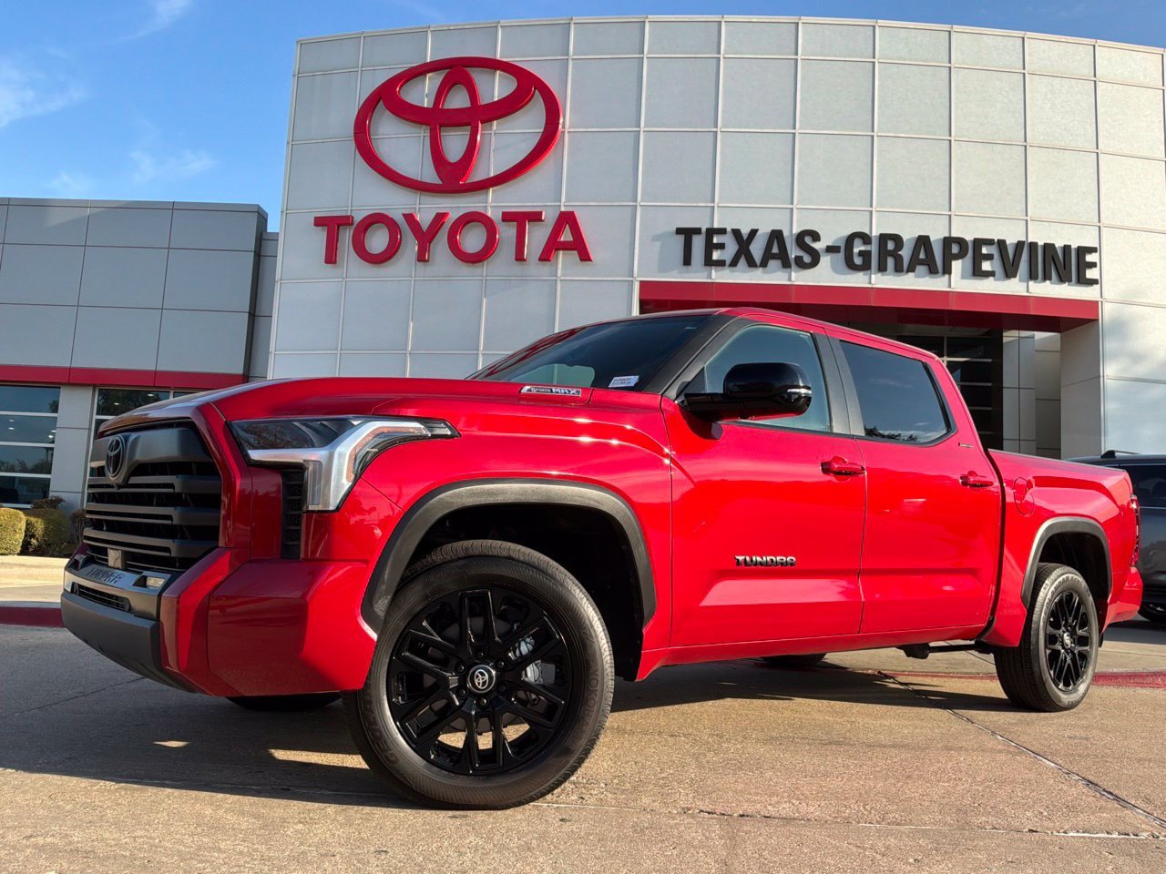 Used 2025 Toyota Tundra Limited AWD/4WD image 2