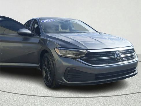 Used 2023 Volkswagen Jetta SE FWD image 8