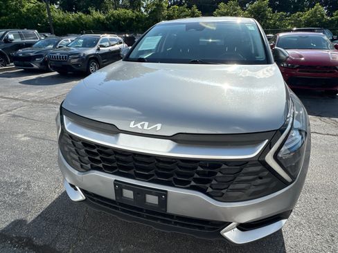 Used 2023 Kia Sportage LX AWD/4WD image 2