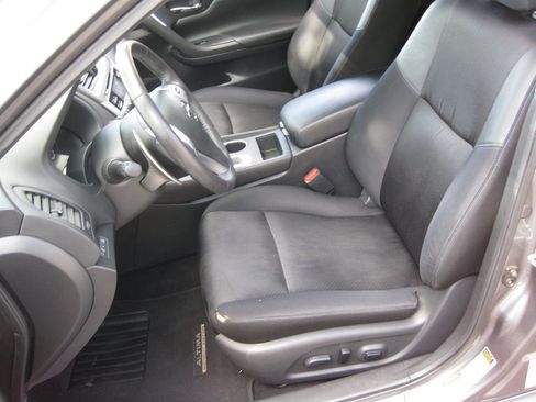 Used 2017 Nissan Altima 2.5 SR w/ Midnight Edition Package FWD image 13