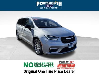 Used 2024 Chrysler Pacifica Touring-L