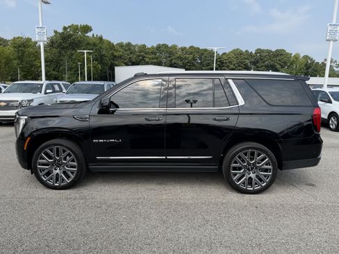 Used 2025 GMC Yukon Denali Ultimate AWD/4WD image 7