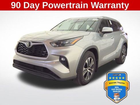 Used 2022 Toyota Highlander XLE AWD/4WD image 1