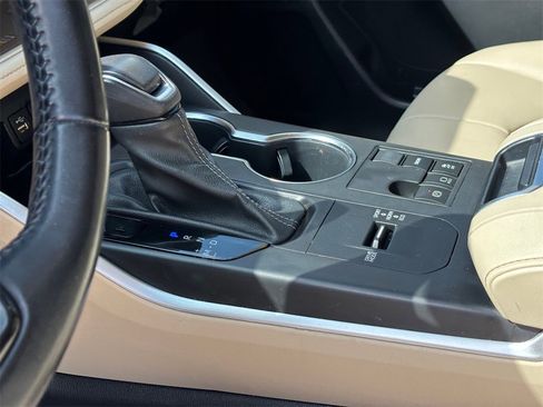 Used 2023 Toyota Highlander XLE image 10