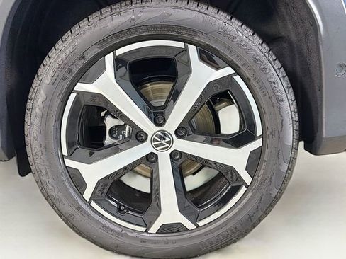 New 2026 Volkswagen Tiguan SE image 29