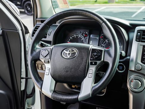 Used 2021 Toyota 4Runner SR5 Premium w/ Moonroof Package AWD/4WD image 31