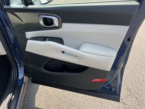 Used 2025 Kia Sorento EX w/ Panoramic Sunroof Package AWD/4WD image 14