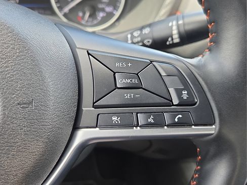 Used 2025 Nissan Sentra SR FWD image 21